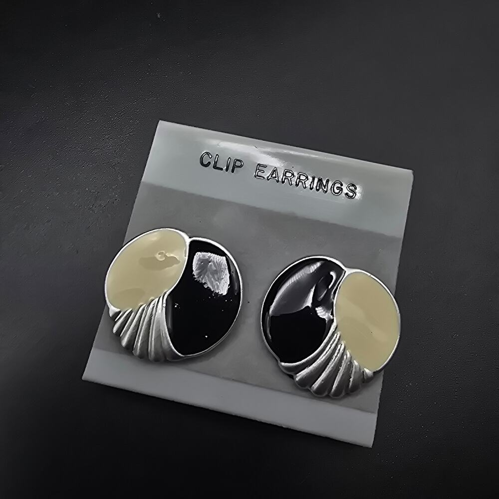 Black White 1980s Enamel Clip On Earrings Round Vintage NOS NWT